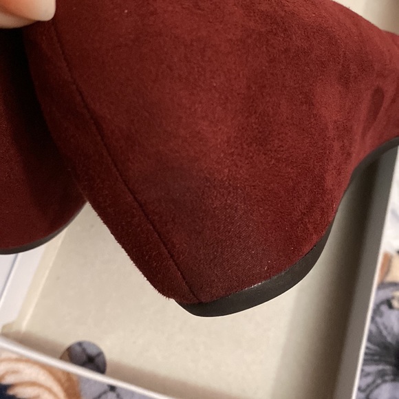 Croft and Barrow style icebergmint in the color burgundy. Wedge style shoes. 9 - Picture 7 of 7